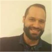 Laureato in scienze politiche impartisce lezioni di storia, italiano e inglese a studenti di ogni ordine e grado